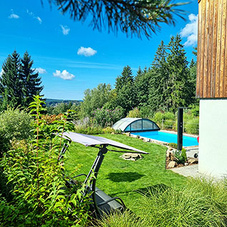 Houpačka a bazén u apartmánu A4 - Green Stone Lipno